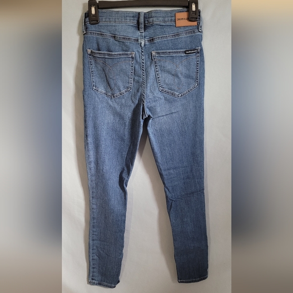 Calvin Klein Jeans • Mid Rise Skinny - Picture 4 of 5
